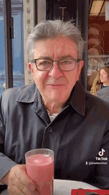 GIF Melenchon Lait Fraise